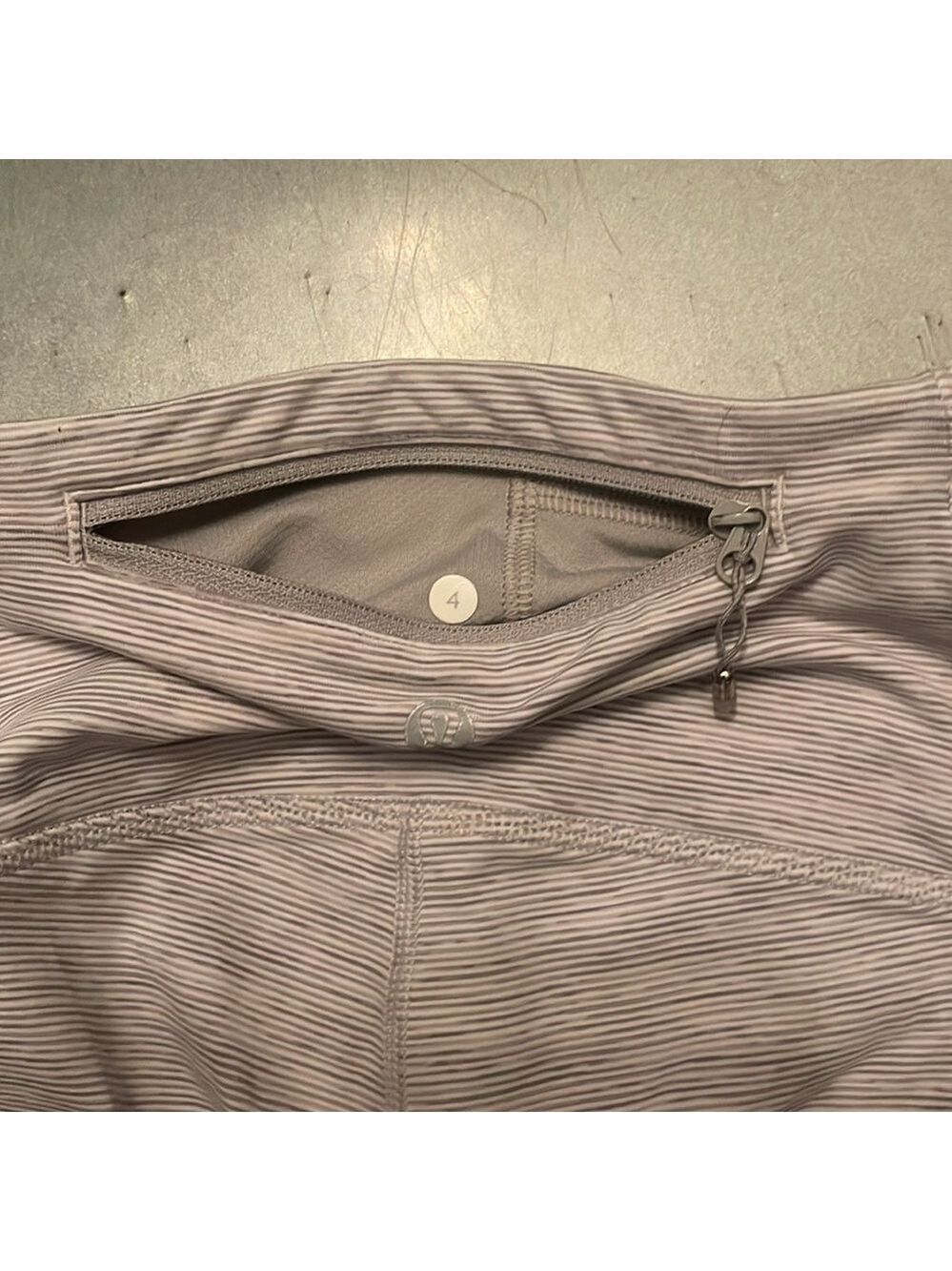 Lululemon Athletica running crops Sz 4 Mesh Sides Gray and white stripes - Picture 5 of 6